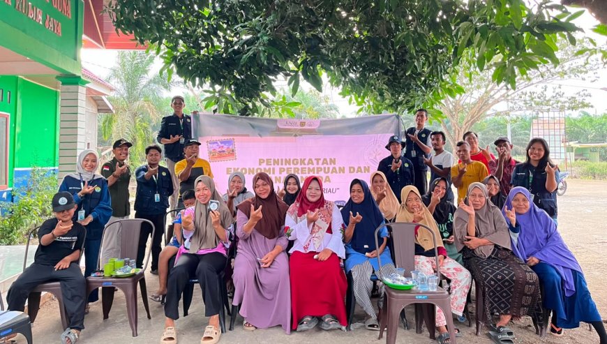 Kenalkan Briket Arang dari Pelepah Sawit, Mahasiswa Kukerta Unri Buka Peluang Usaha Warga Kulim Jaya