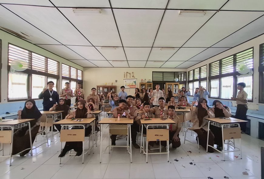 Mahasiswa KKN Unri Padukan Budaya Kuansing dan Jepang, Siswa Belajar Pacu Jalur hingga Membuat Washi Ningyou