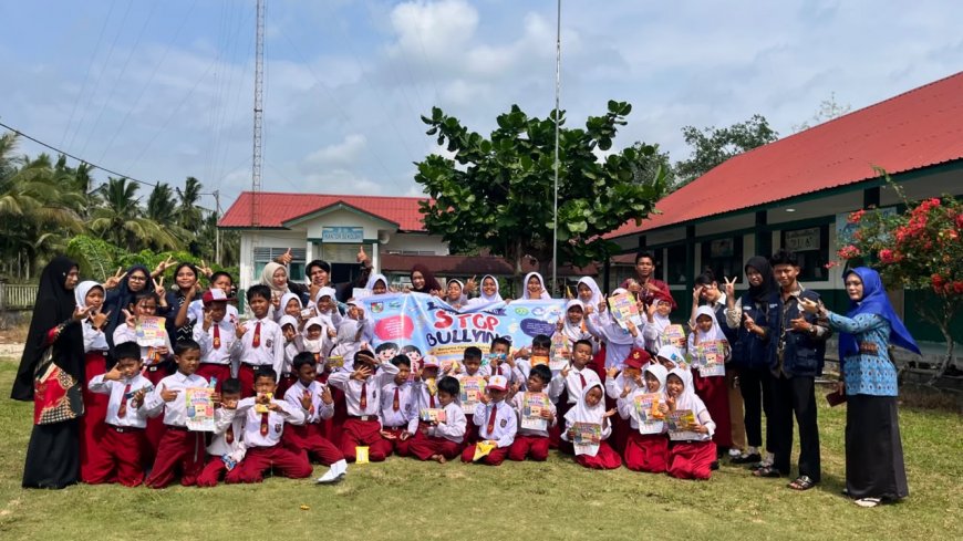 Permudah Akses Warga, Mahasiswa KKN Unri Bangun Palang Penunjuk Arah di Desa Gemalasari