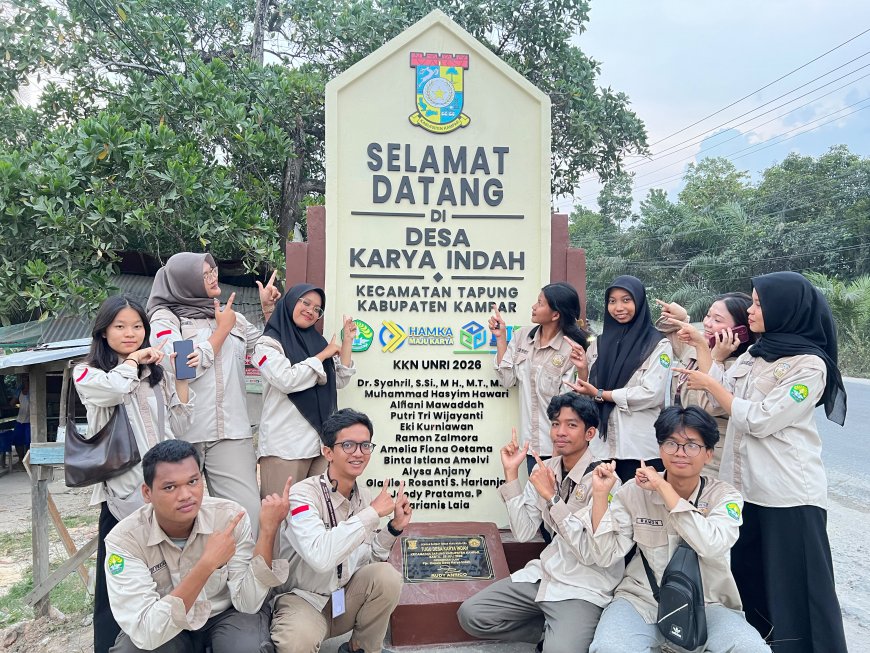 Kolaborasi Mahasiswa Kukerta Unri dan Warga Hadirkan Tugu Selamat Datang di Desa Karya Indah