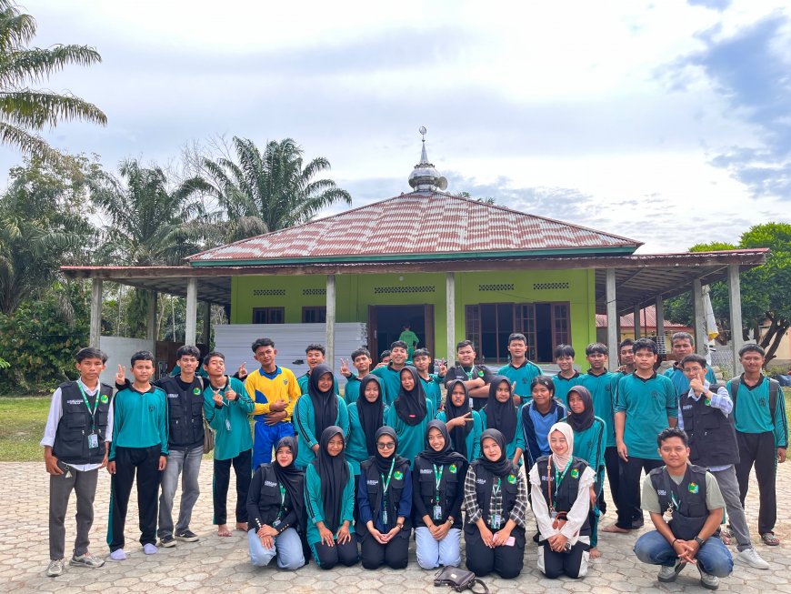 Mahasiswa KKN Umri Motivasi Siswa SMA Muhammadiyah Seberida Lanjut Kuliah dan Raih Prestasi