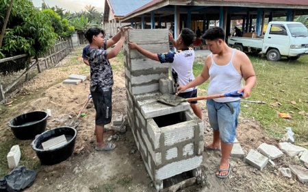 Mahasiswa Kukerta Unri Kenalkan Tungku Roket untuk Kurangi Asap Pembakaran Sampah di Inhu