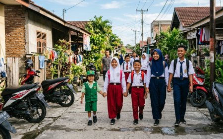 Pemko Pekanbaru Gratiskan Tiga Setel Seragam untuk Seluruh Siswa Baru SD dan SMP Negeri