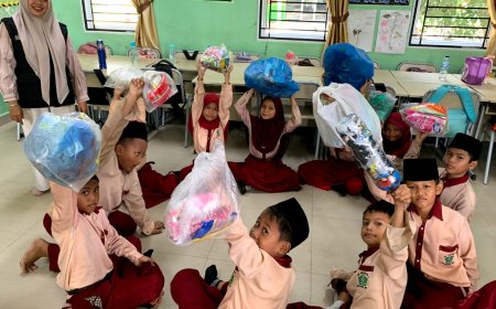 Mahasiswa KKN Umri Sulap Sampah Plastik Jadi Rak Sepatu Lewat Pelatihan Eco-Brick di MIN 2 Inhu