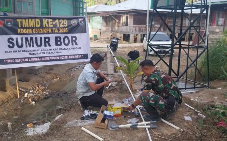Sumur Bor Air Bersih di Musholla Alfaizin Langgam Dirampungkan Satgas TTMD Kodim 0313/KPR