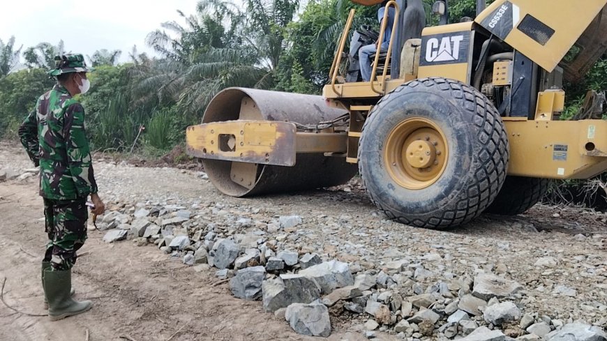 TMMD ke-129 Kodim 0313/KPR Kebut Perbaikan Jalan di Pangkalan Terap