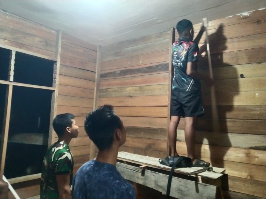 Satgas TMMD ke-129 Kodim 0313/KPR Lembur Malam Rampungkan Rumah Ibu Timah di Teluk Meranti